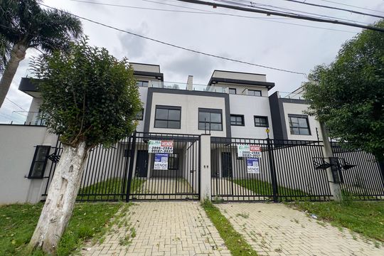 Fachada de casa à venda com 4 quartos, 140m² em Cajuru, Curitiba