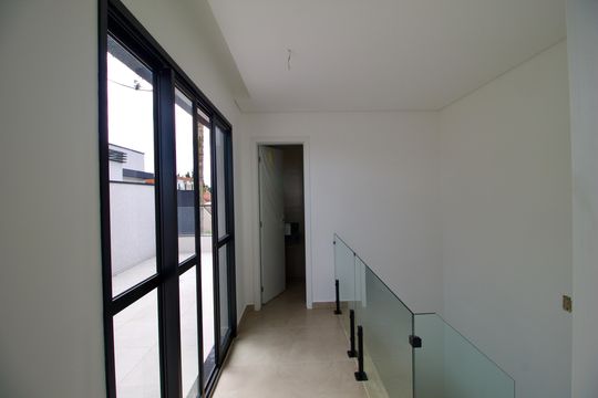 Corredor de casa à venda com 4 quartos, 140m² em Cajuru, Curitiba