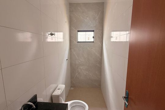 Banheiro Social de casa à venda com 2 quartos, 82m² em Loteamento Solar Santa Rita, Goiânia