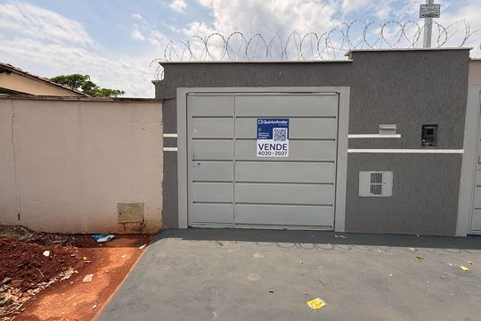 Fachada de casa à venda com 2 quartos, 82m² em Loteamento Solar Santa Rita, Goiânia