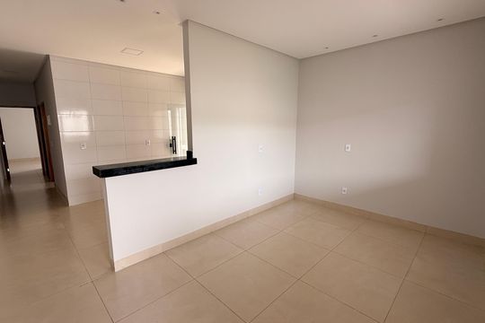 Sala de casa à venda com 2 quartos, 82m² em Loteamento Solar Santa Rita, Goiânia