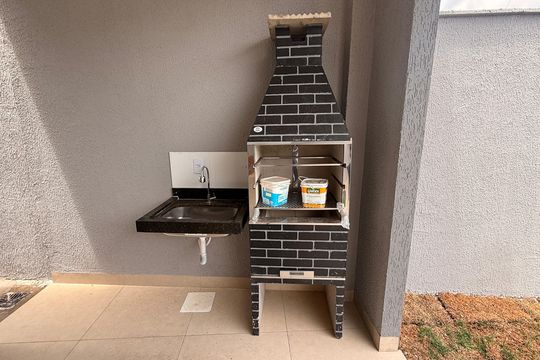 Churrasqueira de casa à venda com 2 quartos, 82m² em Loteamento Solar Santa Rita, Goiânia