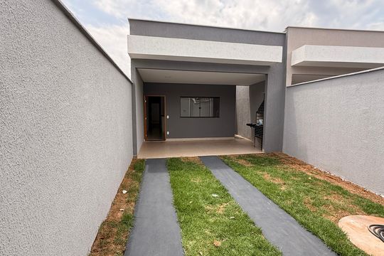 Garagem de casa à venda com 2 quartos, 82m² em Loteamento Solar Santa Rita, Goiânia