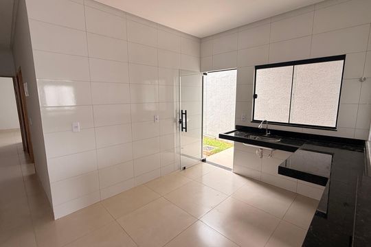 Cozinha de casa à venda com 2 quartos, 82m² em Loteamento Solar Santa Rita, Goiânia