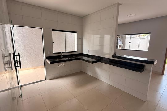 Cozinha de casa à venda com 2 quartos, 82m² em Loteamento Solar Santa Rita, Goiânia
