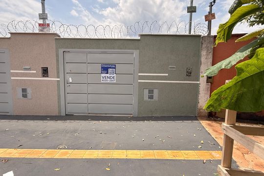 Fachada de casa à venda com 2 quartos, 82m² em Loteamento Solar Santa Rita, Goiânia
