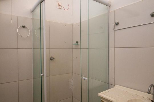 Banheiro de apartamento para alugar com 1 quarto, 39m² em Jardim Simus, Sorocaba