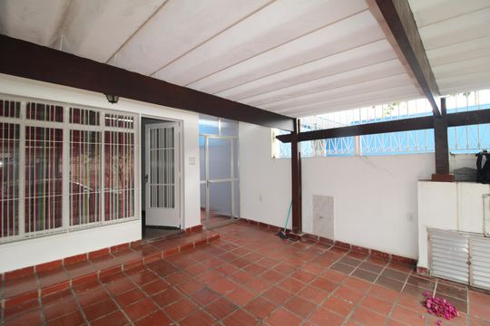 Garagem de casa para alugar com 4 quartos, 160m² em Sítio do Morro, São Paulo