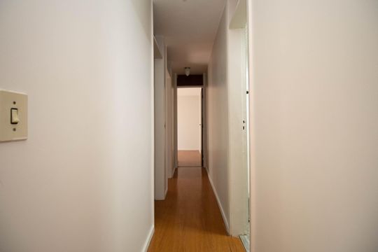 Corredor de apartamento para alugar com 3 quartos, 78m² em Sqn 407, Brasília