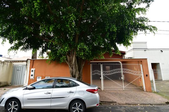 Fachada de casa à venda com 3 quartos, 180m² em Parque Taquaral, Campinas