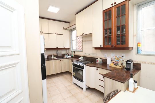 Cozinha de casa de condomínio à venda com 10 quartos, 747m² em Jardim Guanabara, Rio de Janeiro