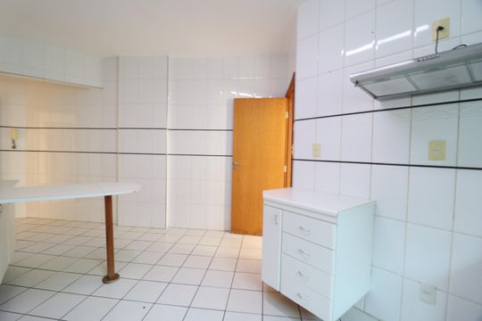 Cozinha de apartamento para alugar com 4 quartos, 162m² em Maracanã, Uberlândia