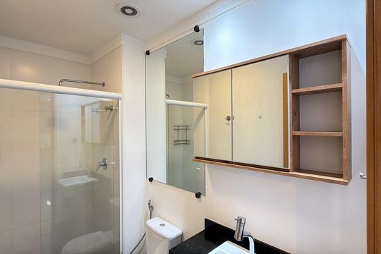 Banheiro de kitnet/studio para alugar com 1 quarto, 55m² em Vila Regente Feijó, São Paulo