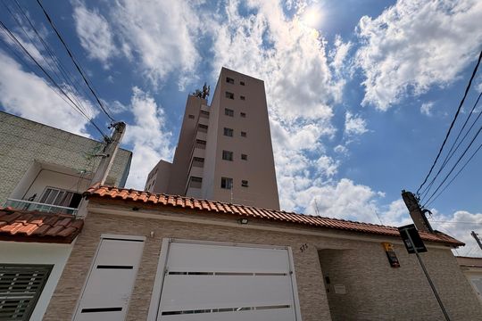 Fachada  de apartamento à venda com 2 quartos, 50m² em Vila Palmares, Santo André