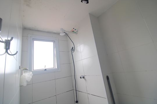 Banheiro da suíte de apartamento para alugar com 1 quarto, 50m² em Socorro, São Paulo