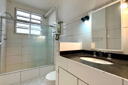 Banheiro de apartamento para alugar com 2 quartos, 62m² em Copacabana, Rio de Janeiro
