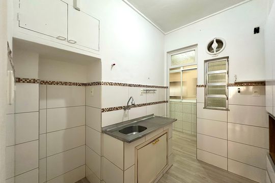 Cozinha de apartamento para alugar com 2 quartos, 62m² em Copacabana, Rio de Janeiro