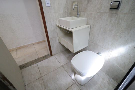 Banheiro de casa para alugar com 1 quarto, 30m² em Jardim Satelite, São Paulo