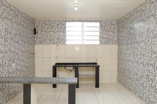Cozinha de casa para alugar com 1 quarto, 55m² em Jardim Helena, São Paulo