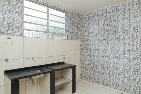Cozinha de casa para alugar com 1 quarto, 55m² em Jardim Helena, São Paulo