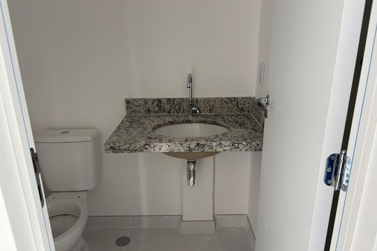 Banheiro de apartamento à venda com 2 quartos, 51m² em Bosque da Saúde, São Paulo