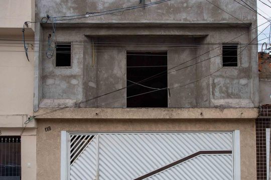 Fachada de casa à venda com 6 quartos, 230m² em Taboão, Diadema