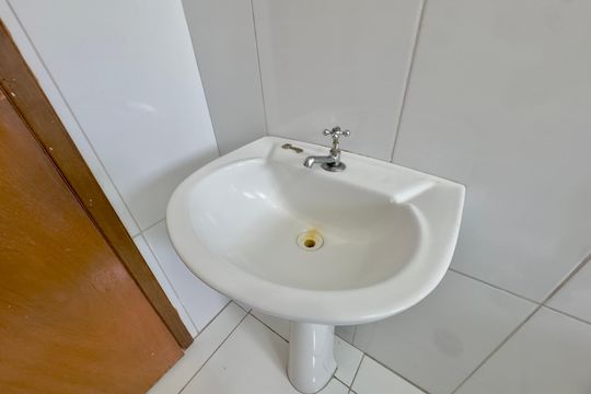 Banheiro de apartamento para alugar com 2 quartos, 49m² em Parque Primavera, Guarulhos