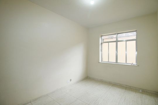 Sala de apartamento à venda com 2 quartos, 70m² em Olaria, Rio de Janeiro