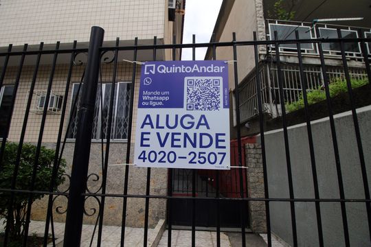 Placa de apartamento à venda com 2 quartos, 70m² em Olaria, Rio de Janeiro