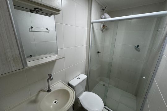 Banheiro 1 de apartamento à venda com 3 quartos, 60m² em Conceicao, Osasco