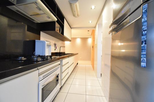 Cozinha de apartamento à venda com 3 quartos, 118m² em Rebouças, Curitiba