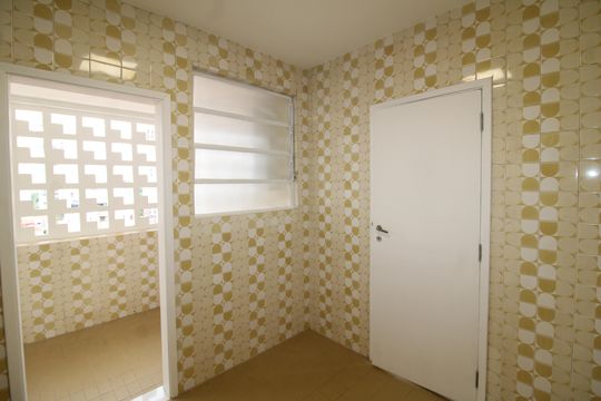 Cozinha de apartamento para alugar com 3 quartos, 106m² em Santa Teresinha, São Paulo