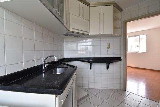 Cozinha de apartamento para alugar com 3 quartos, 53m² em Fazendinha, Curitiba
