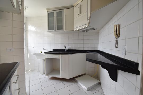 Cozinha de apartamento para alugar com 3 quartos, 53m² em Fazendinha, Curitiba
