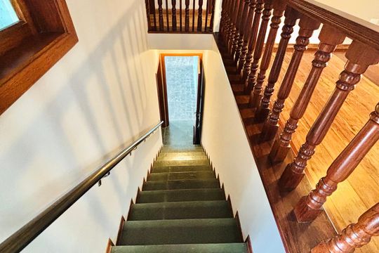Escada  de casa de condomínio para alugar com 5 quartos, 394m² em Alphaville, Santana de Parnaíba