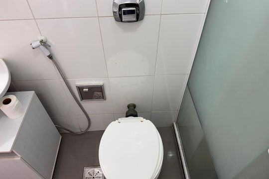 Banheiro Social de apartamento para alugar com 2 quartos, 50m² em Barra da Tijuca, Rio de Janeiro