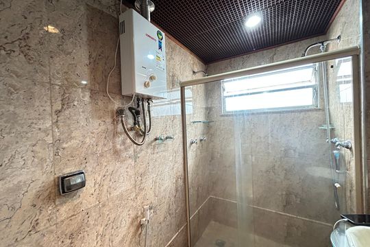 Banheiro de apartamento para alugar com 2 quartos, 72m² em Jacarepaguá, Rio de Janeiro