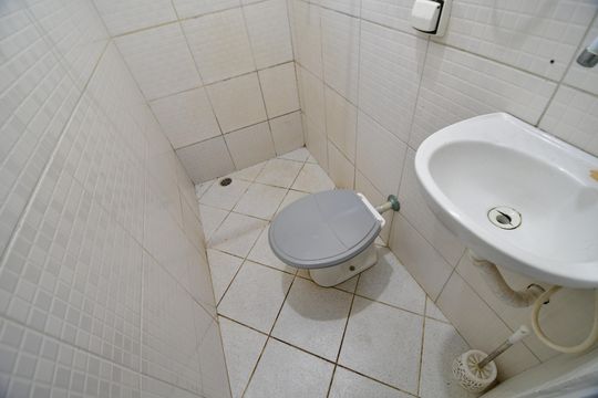 Banheiro de kitnet/studio para alugar com 1 quarto, 30m² em Cidade Universitária, Campinas