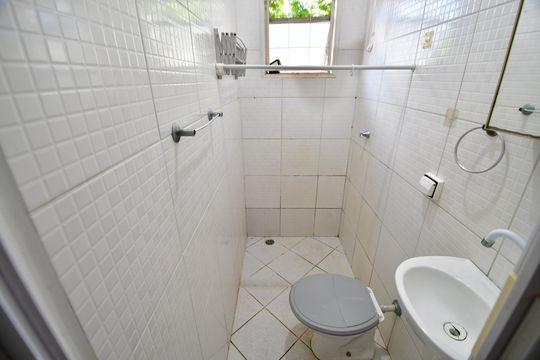 Banheiro de kitnet/studio para alugar com 1 quarto, 30m² em Cidade Universitária, Campinas