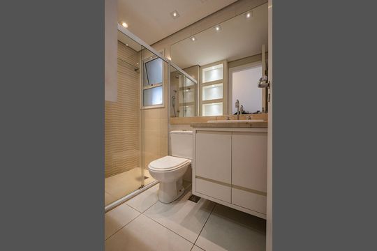Banheiro de apartamento à venda com 2 quartos, 73m² em Pinheiros, São Paulo