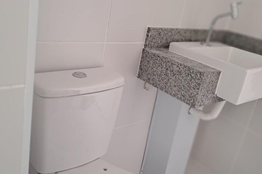 Banheiro de apartamento para alugar com 1 quarto, 19m² em República, São Paulo