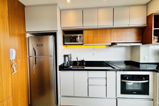 Cozinha de apartamento para alugar com 1 quarto, 47m² em Empresarial 18 do Forte, Barueri