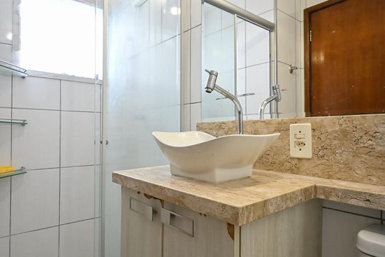 Banheiro de apartamento à venda com 2 quartos, 56m² em Campo Limpo, São Paulo