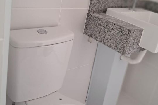 Banheiro de kitnet/studio à venda com 1 quarto, 19m² em República, São Paulo