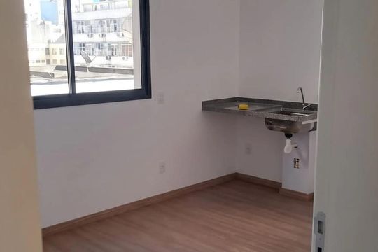 Sala/Quarto/Cozinha de kitnet/studio à venda com 1 quarto, 19m² em República, São Paulo