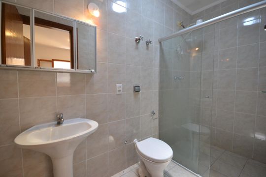 Banheiro do Quarto 3 de casa para alugar com 3 quartos, 163m² em Vila Gomes, São Paulo