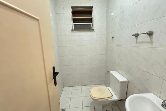 Lavabo de casa para alugar com 3 quartos, 298m² em Vila Valqueire, Rio de Janeiro