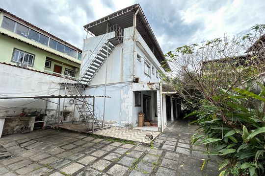 Fachada de casa para alugar com 3 quartos, 298m² em Vila Valqueire, Rio de Janeiro