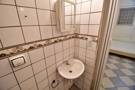 Banheiro de kitnet/studio para alugar com 1 quarto, 35m² em Cidade Universitária, Campinas