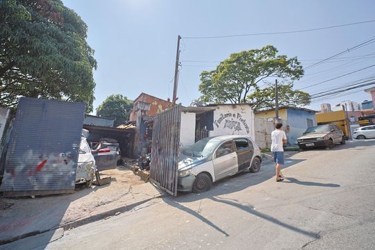 Casa à venda com 5 quartos, 400m² em Vila Nhocuné, São Paulo